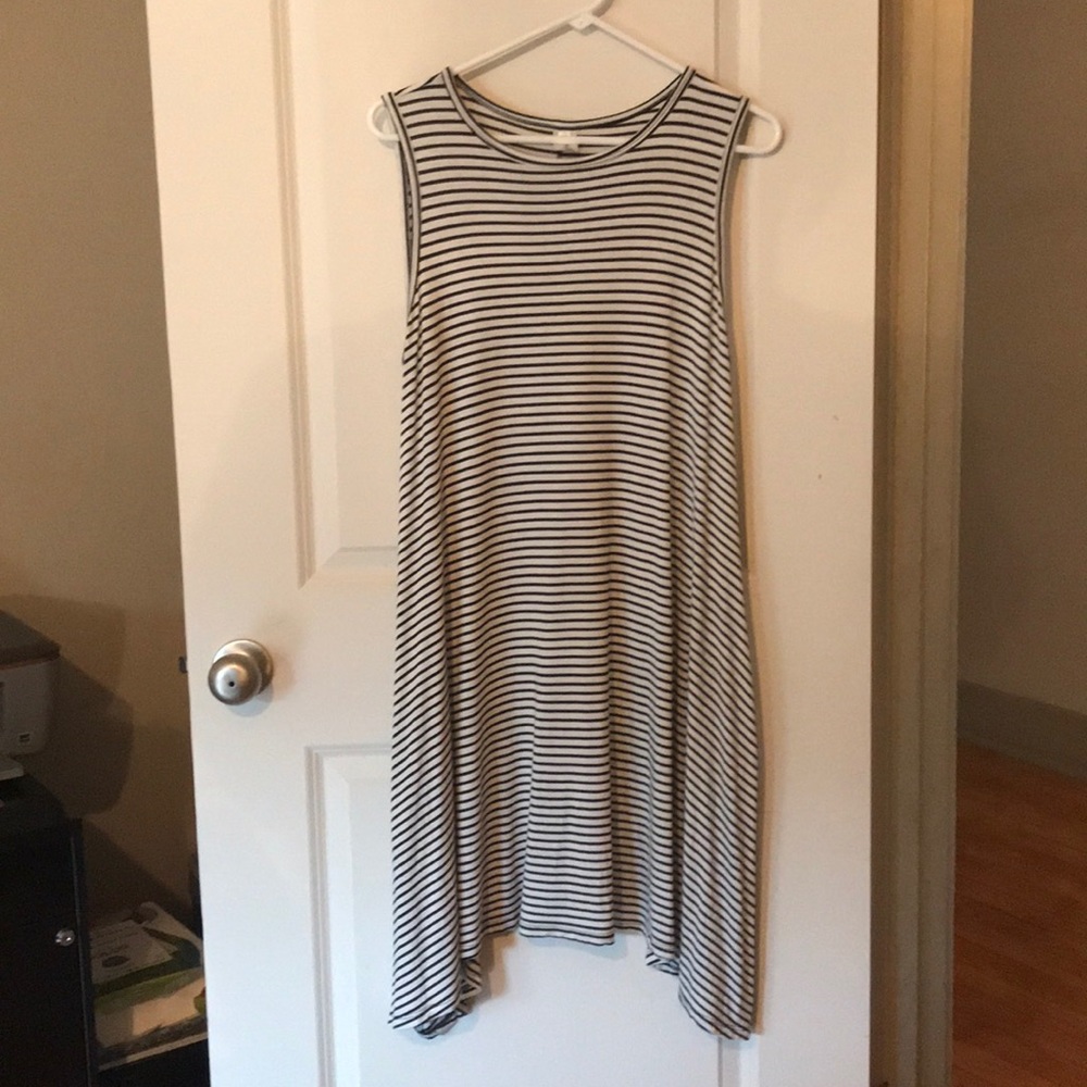 Honey and Lace Large Sleeveless Dress